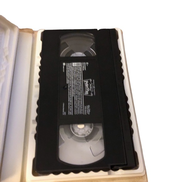 Disney Peter Pan Clamshell VHS - Picture 3 of 4